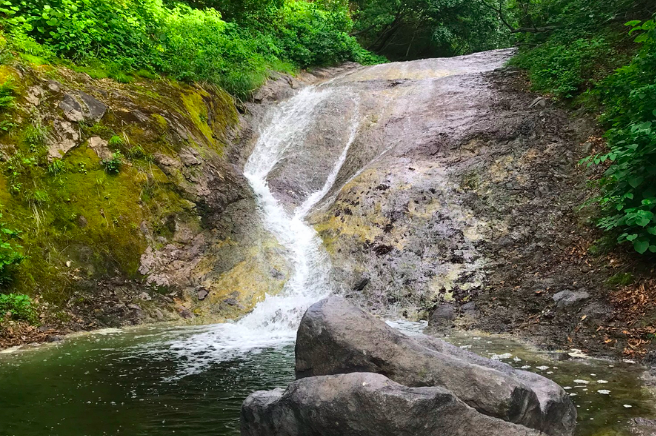 Kamuiwakka溫泉瀑布
